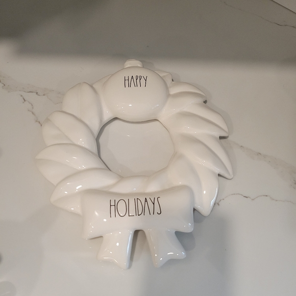 Rae Dunn Happy Holiday's Ceramic Wreath 11.5" X 9.5" - Picture 2 of 4